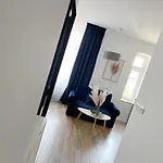 Victoria Iii, Sobieskiego Street Apartment
