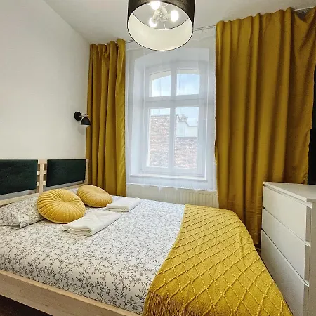 Victoria Iii, Sobieskiego Street