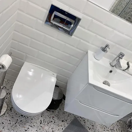 Victoria Iii, Sobieskiego Street