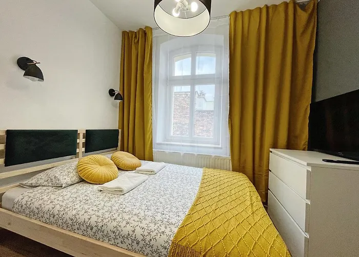 Victoria Iii, Sobieskiego Street