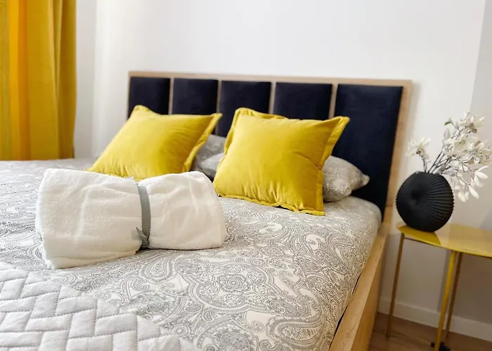 Victoria Iii, Sobieskiego Street