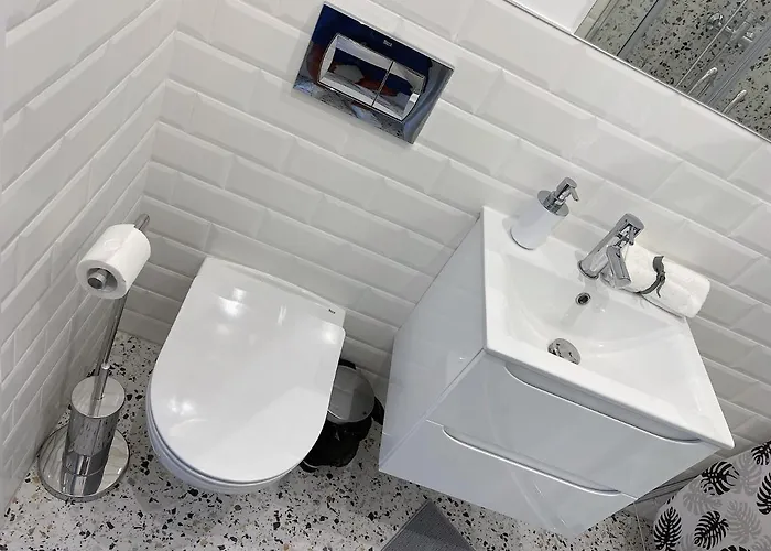 Victoria Iii, Sobieskiego Street